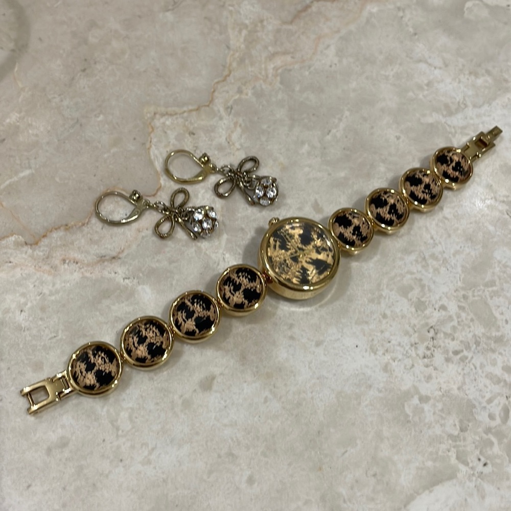 BETSEY JOHNSON JEWELRY